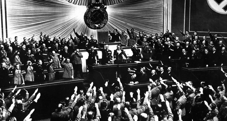 Op 23 maart verkrijgt Hitler een grondwetswijziging die hem wetgevende macht toekent, buiten het parlement om. De dictatuur van het Derde Rijk is een feit. Koblenz, Bundesarchiv